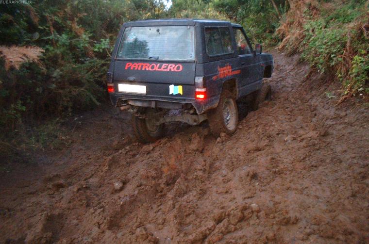 Nissan Patrol en el barro 4x4